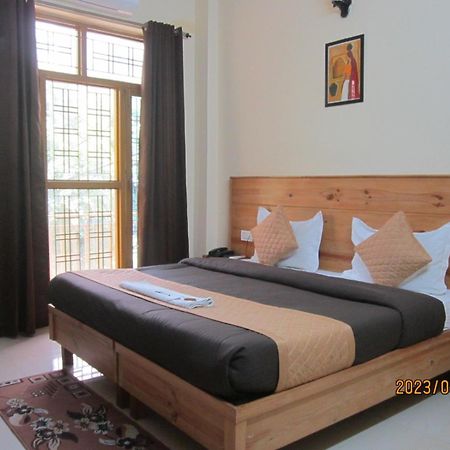 Hotel Krishna Rishīkesh Extérieur photo