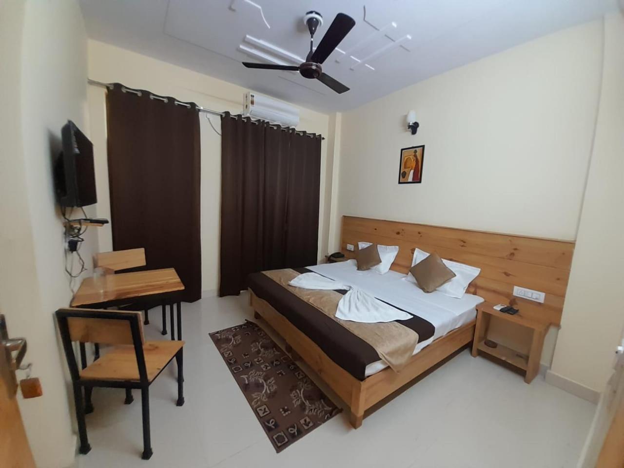 Hotel Krishna Rishīkesh Extérieur photo